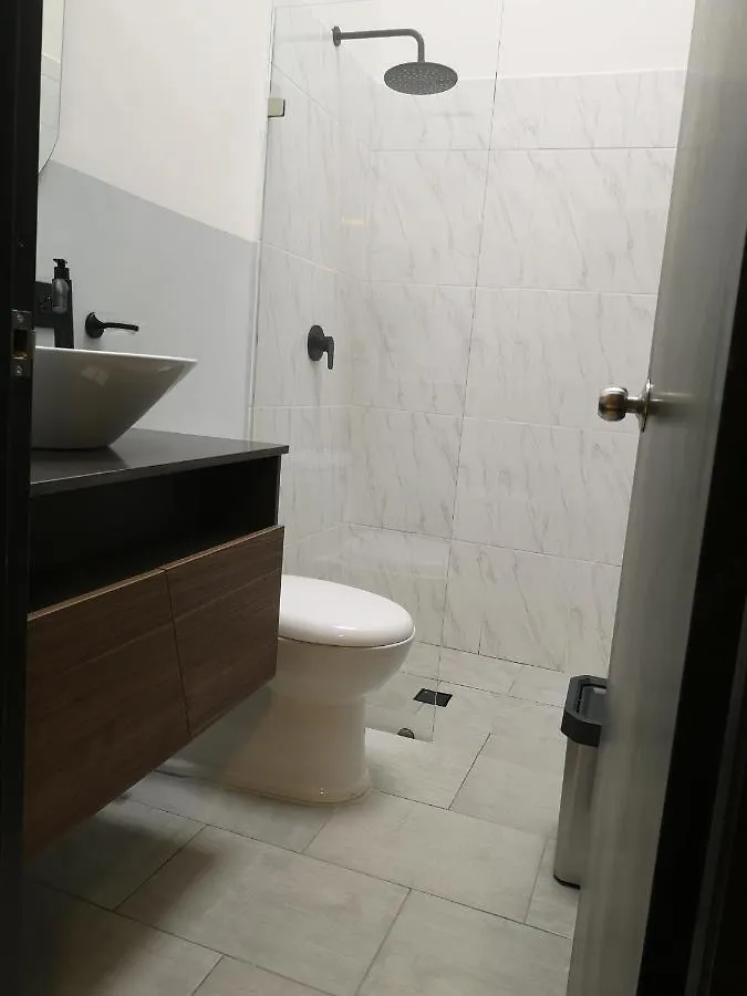 ホームステイ メデジンLa Escondida Houseアパートメント