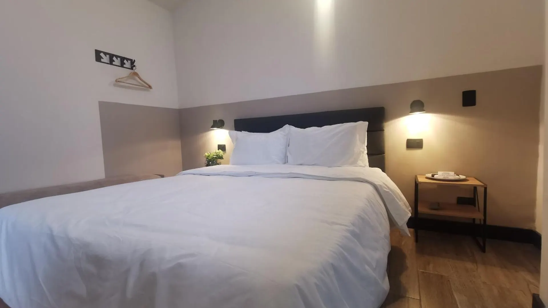 La Escondida House Apartment Medellin Homestay